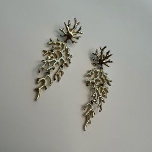 Kendra Scott Coral Looking Earrings